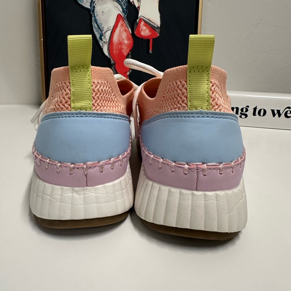 DV Dolce Vita
DV Dolce Vita BIG GIRLS Feenyx Sneaker SIZE:5 - Picture 8 of 10